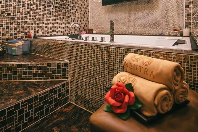 NEUTRA Body Massage Service Available - Choosing between Thai, Shiatsu, oil, and aromatherapy
