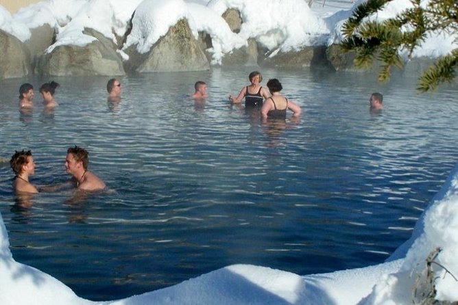 Northern Lights & Chena Hot Springs Tour - Inside the Aurora Ice Museum
