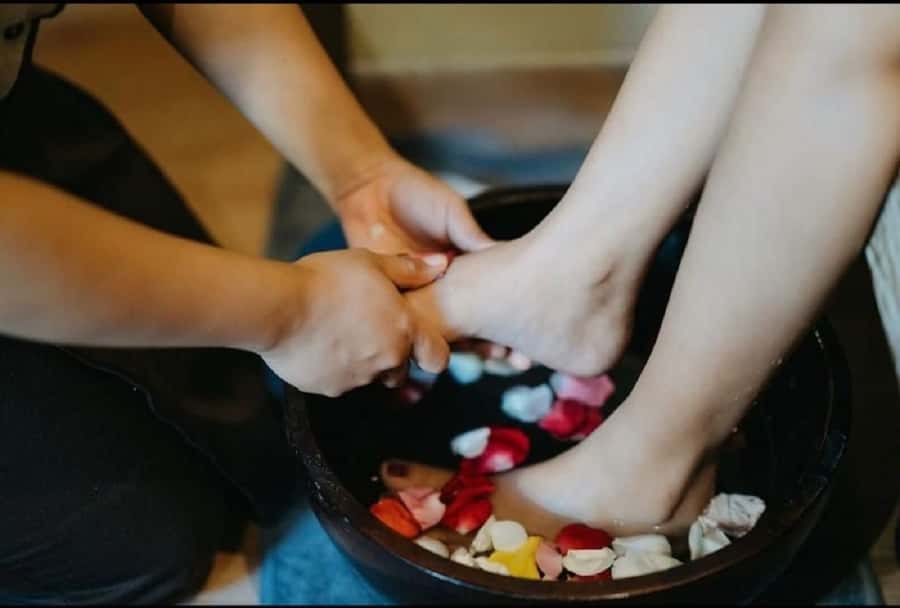 Nusa Dua: 2-Hour Luxury Warm Stone Massage Spa Treatment - Welcome drink and treatment briefing