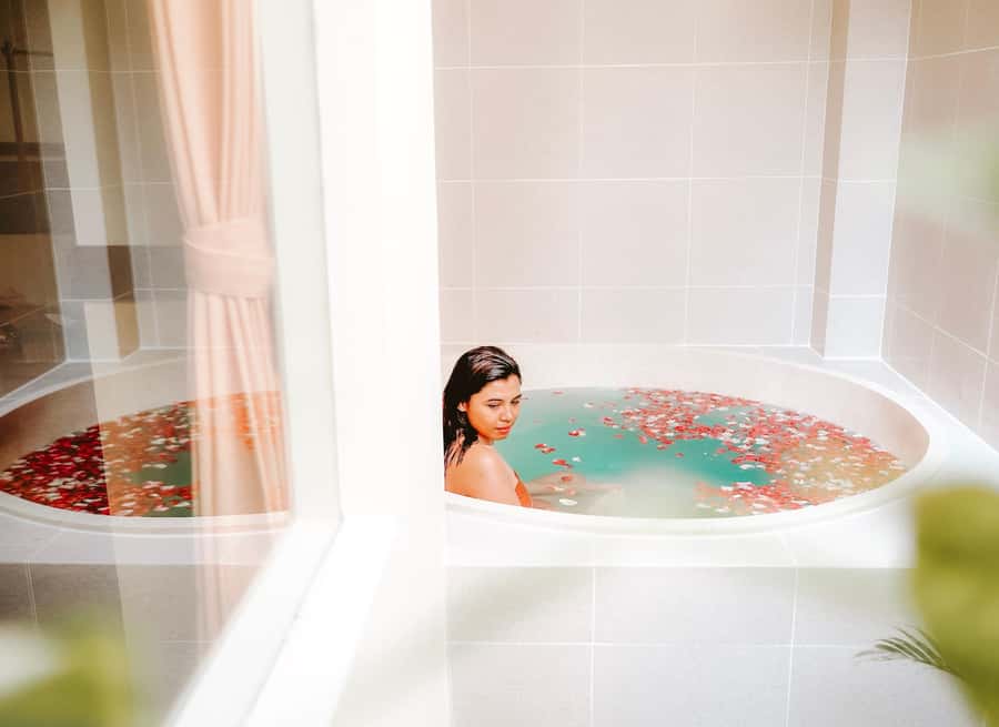 Nusa Dua: 2-Hour Luxury Warm Stone Massage Spa Treatment - Locker, shower, and fresh juice afterward