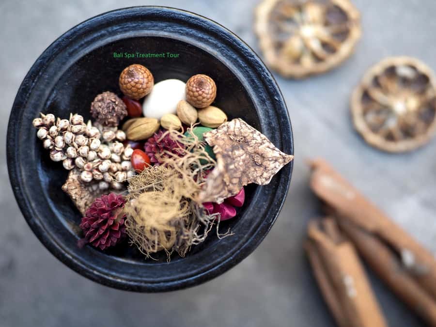 Nusa Dua: Traditional Lulur Massage & Spa Treatment - The flower bath is a gentle finish
