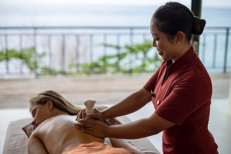 Nusa Penida: Luxury Spa & Flower Bath at Tejas Warnakali - Choosing between Balinese and deep tissue massage