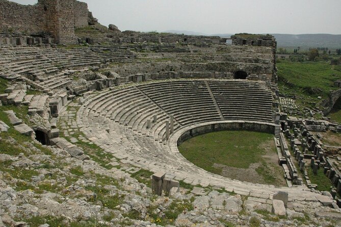 Panoramic Ephesus & Turkish Bath Tour + Lunch - Meeting your guide at Kuşadası port