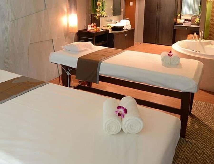 Phuket: Day Spa Crystal Sand On the Beach Treatment Package - The 60-minute aromatherapy massage