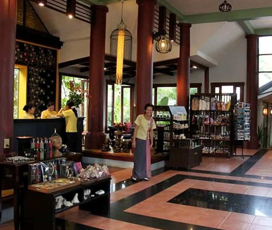 Phuket Private Day Spa - Pool, jacuzzi, and time between treatments