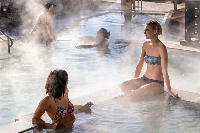 Polynesian Spa Rotorua: Pavilion (12+ yrs) Hot Pool Bathing - Stretching out in the stand-up pool