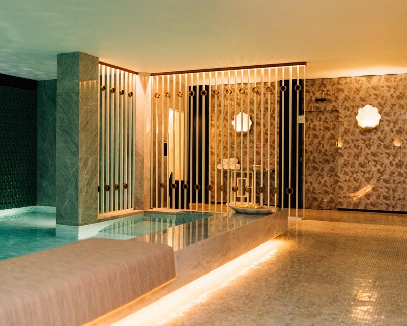 Porto: Relaxing by the pool, sauna and steam room - The heated pool and the calmest part of the visit