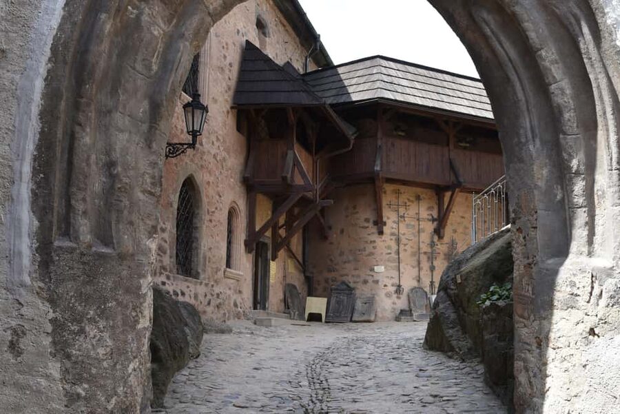 Prague: Karlovy Vary & Loket Tour with Hot Springs & Castle - Who will enjoy this day?