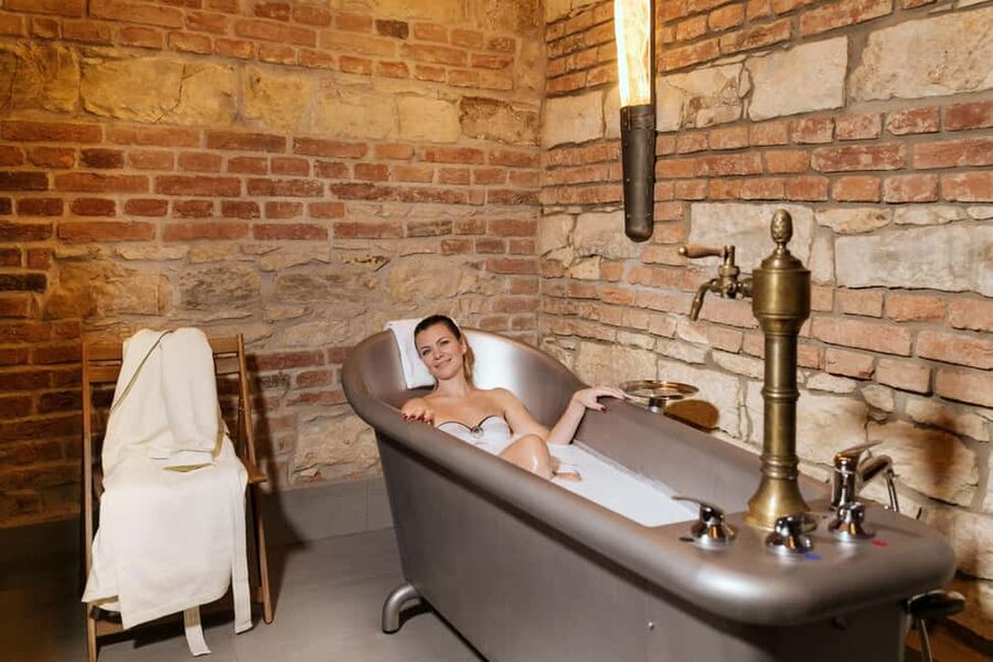 Prague: Lázně Pramen. Wine, Beer bath and Wellness SPA - What happens during the one-hour visit