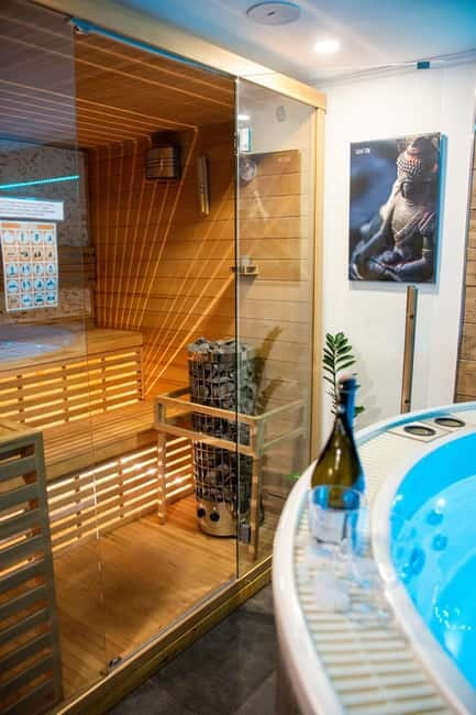Prague: Modern Private Spa with Jacuzzi and/or Sauna - The jacuzzi and sauna experience