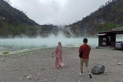 Private Tour to Bandung Volcano Hot Springs and Mud bathing