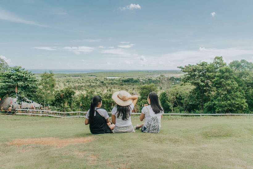 Puerto Princesa: Half-Day City Tour with Optional Massage - Binuatan Weaving Center and Palawan craftsmanship