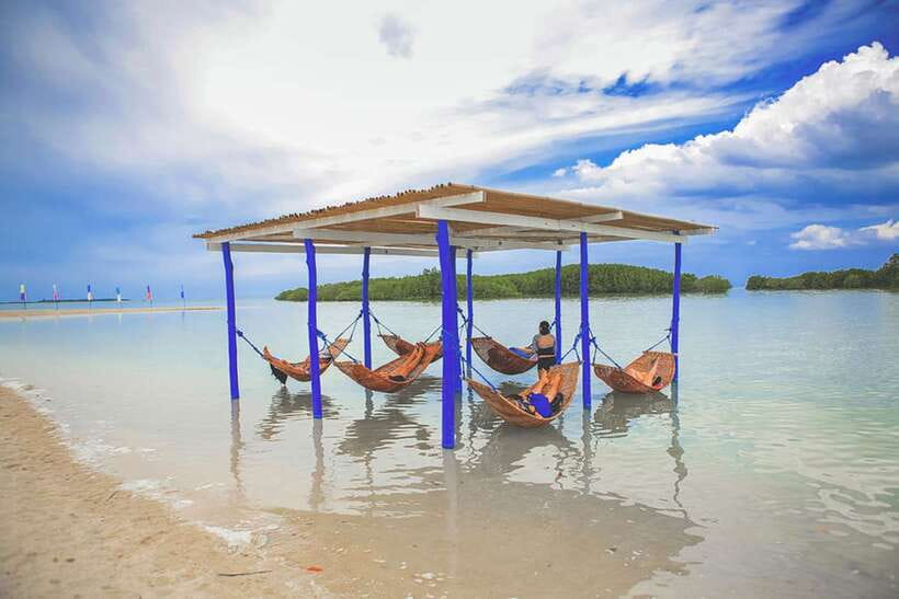 Puerto Princesa: Honda Bay Island Hopping & Optional Massage - Luli Island and its disappearing sandbar