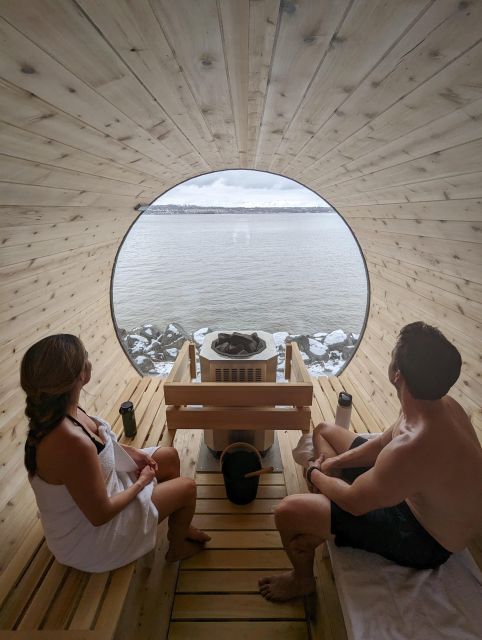 Quebec City: Ice Canoeing with Hot Chocolate & Sauna - Rowing and pushing across the St. Lawrence