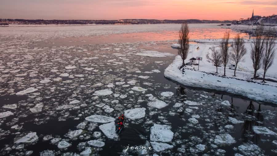 Quebec City: Sunset Ice Canoe Experience with Sauna - The 30-minute briefing and gear session
