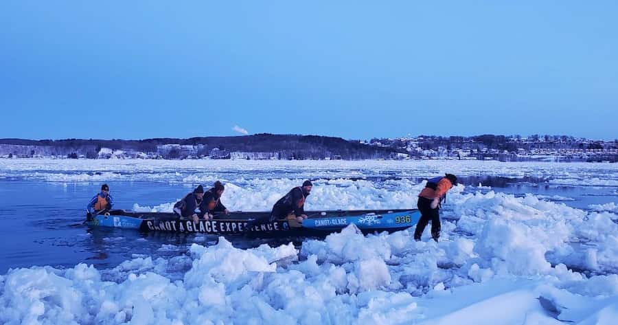 Quebec City: Sunset Ice Canoe Experience with Sauna - Walking on floating ice for hot chocolate