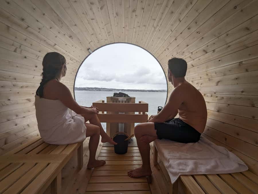 Quebec City: Sunset Ice Canoe Experience with Sauna - Returning to shore and using the Nordic sauna
