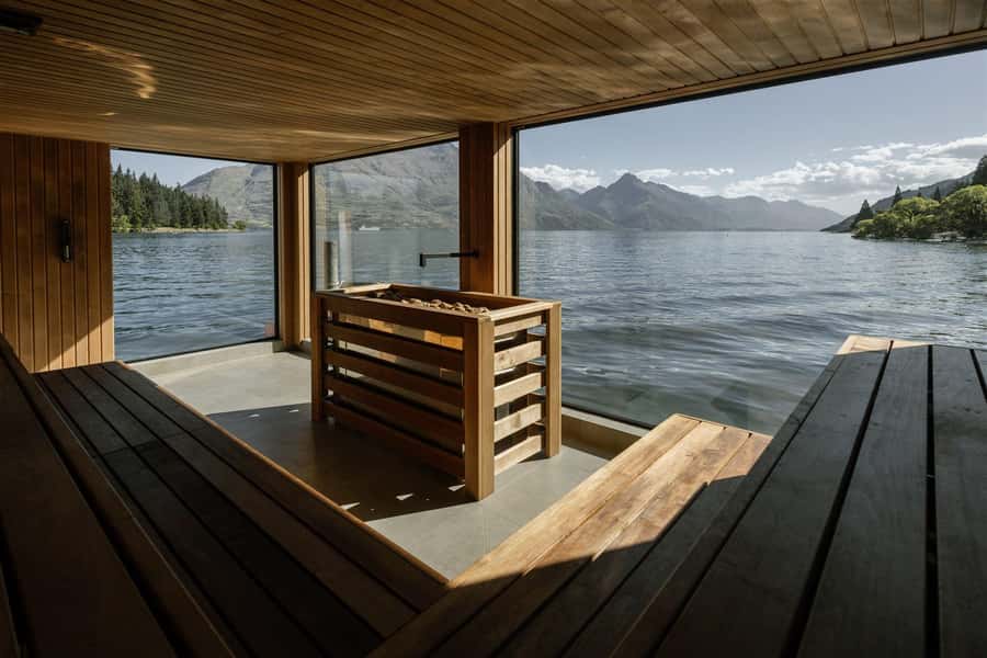 Queenstown: Floating Sauna Experience on Lake Whakatipu - What the floating sauna experience is really like