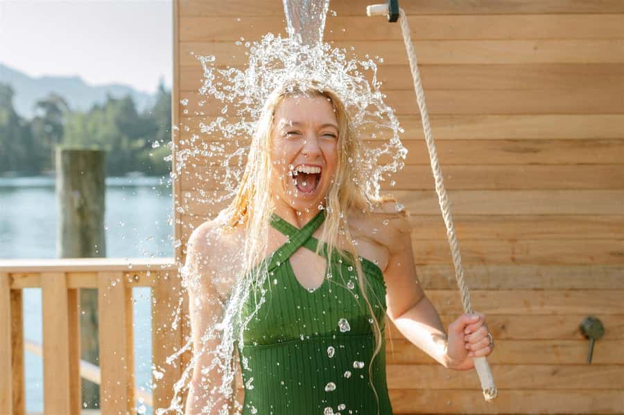 Queenstown: Floating Sauna Experience on Lake Whakatipu - The welcome briefing and walk to the pontoon