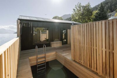 Queenstown: Floating Sauna Experience on Lake Whakatipu