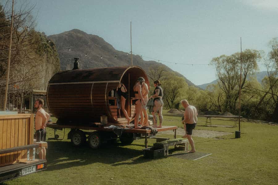 Queenstown: Riverside Sauna and Cold Plunge Experience - Choosing your cold-water finish