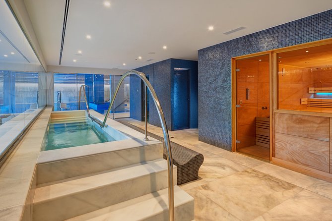 Relaxing back massage & day SPA - Sauna, steam room, and gym add choice