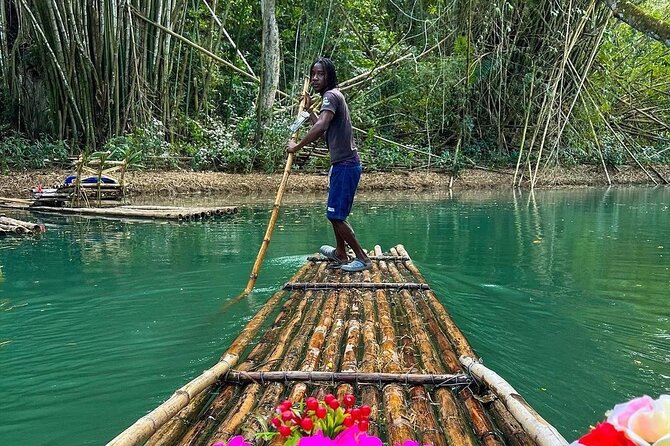 Relaxing bamboo rafting with foot massage - The limestone foot rub during the ride