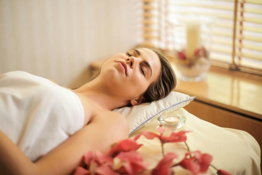 Relaxing massage with volcanic stones - Head, arms, legs, and back in one treatment