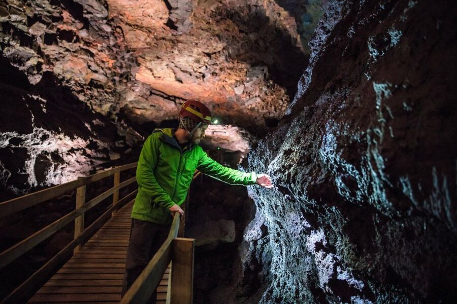 Reykjavik: Lava Cave, Hot Springs, Horses & Waterfalls Tour - Deildartunguhver: geothermal power at close range