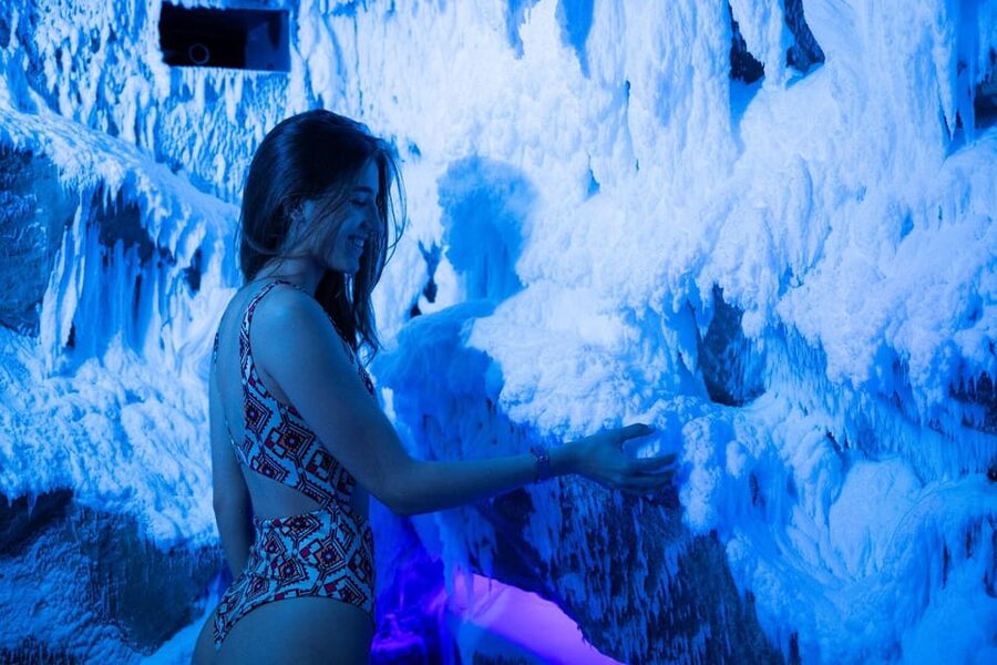 Rivera-Ticino: Splash e Spa Tamaro 4-Hour SPA Entry Ticket - Cooling off in the snow room