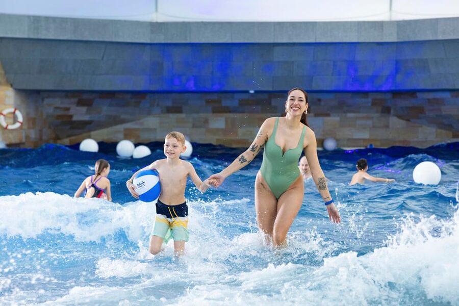 Rivera-Ticino: Splash e Spa Tamaro 4-Hour Waterpark Ticket - A one-meter wave pool with a real change of pace