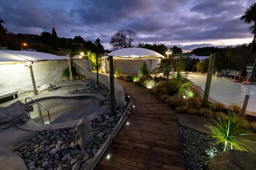 Rotorua: Hells Gate Outdoor Mud Bath & Spa Experience - Who should book this experience?