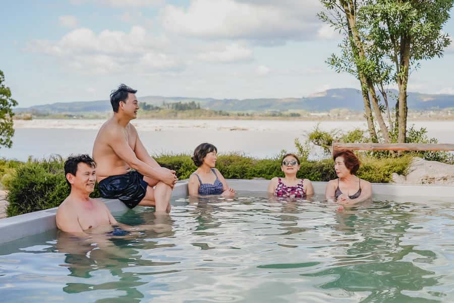 Rotorua: Polynesian Spa Pavilion Hot Pool Bathing (12+ yrs) - Heat, health, and practical limits