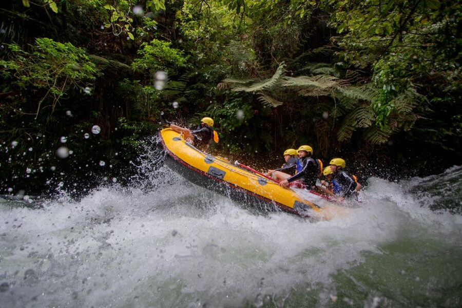 Rotorua Rafting: Kaituna River Rafting Experience-Free Sauna - The first rapids: learning the rhythm of the raft