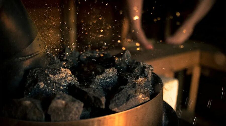 Rovaniemi: Northern Lights Trip with Arctic Sauna & Jacuzzi - From Rovaniemi to an Arctic forest setting