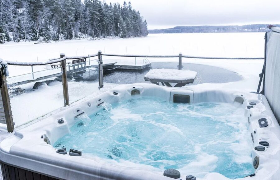 Rovaniemi: Northern Lights Trip with Arctic Sauna & Jacuzzi - Timing, group size, and booking details