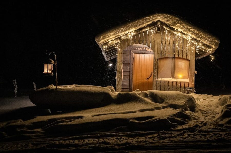 Rovaniemi: Private Sauna and Ice Swimming Tour with Snacks - Why this sauna experience feels different