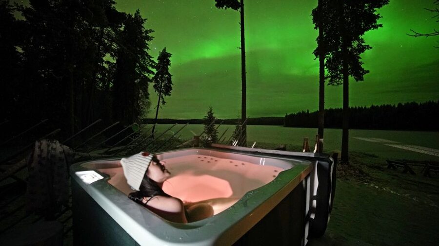 Rovaniemi: Private Sauna, Jacuzzi and Dinner - Who will enjoy this most
