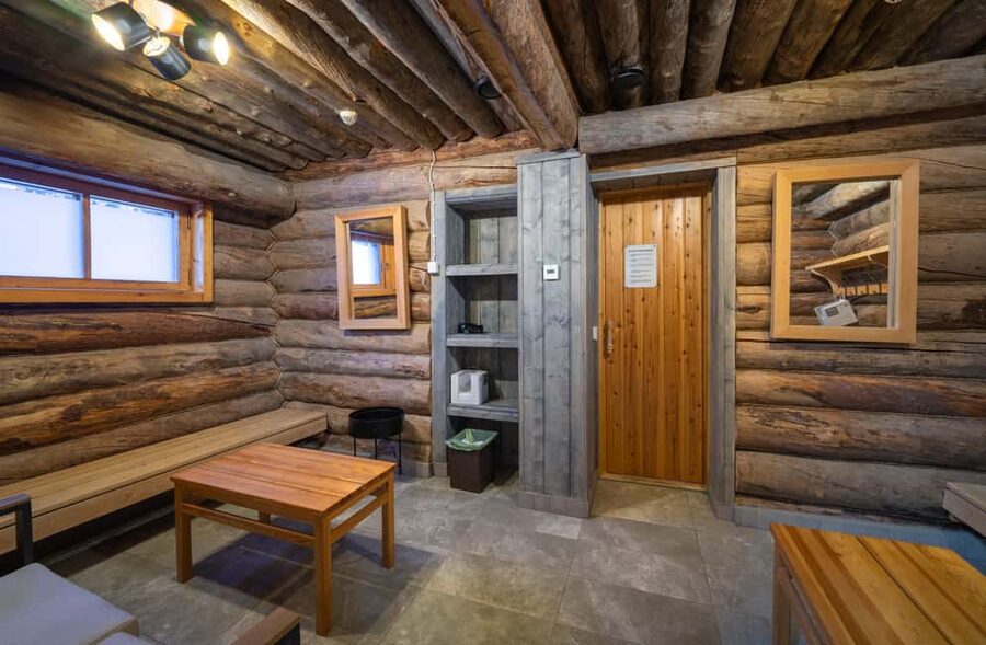 Saariselkä: Kuukkeli Saunaworld (Smoke Sauna) - The Aurora panoramic sauna and reindeer view