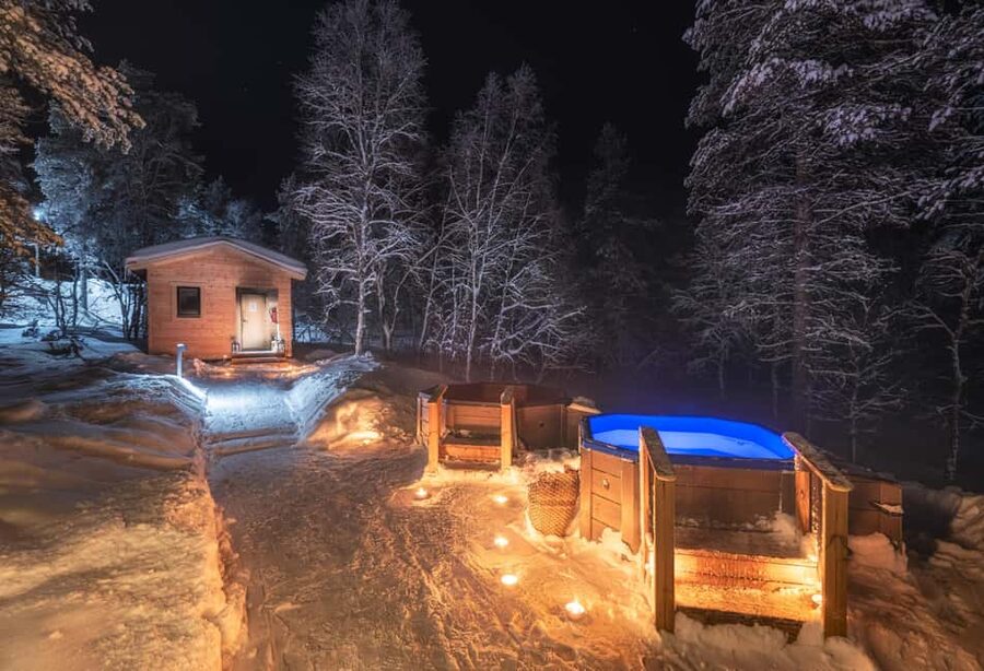 Saariselkä: Kuukkeli Saunaworld (Smoke Sauna) - The short ride from Kuukkeli Shopping Center