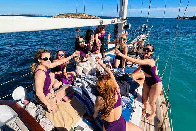Sailing Flavors, Gastronomy and Relaxation at Sea - A barbecue lunch served on board