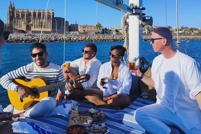 Sailing Flavors, Gastronomy and Relaxation at Sea - Drinks, music, and the feel on board
