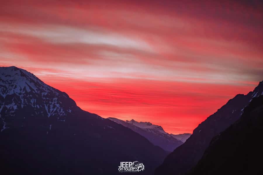 Santiago: Cajón del Maipo Hot Springs & Chilean Barbecue - Sunset above the Maipo Valley