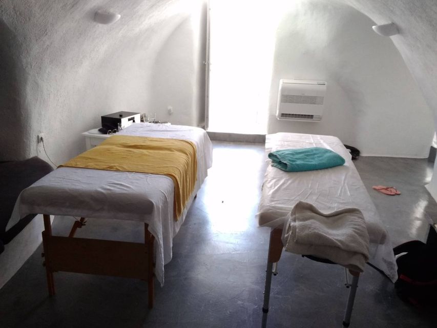 Santorini: Mobile Couples Massage at Your Private Villa - Choosing aromatherapy or deep tissue massage