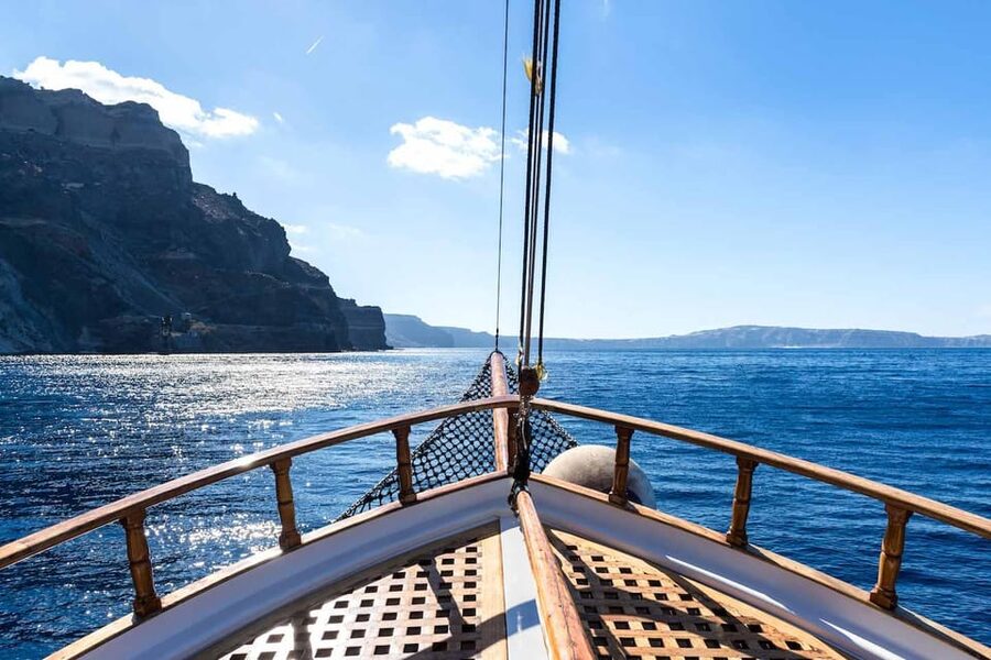 Santorini Port: 3 Hour Cruise to Volcano and Hot Springs - The optional Thirasia extension