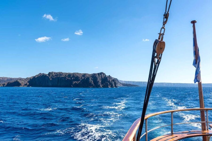 Santorini Port: Cruise to Volcano, Hot Springs & Thirassia - Key points at a glance