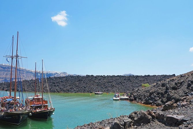Santorini Volcanic Islands Cruise: Volcano, Hot Springs and Thirassia - A six-hour route through Santorini’s volcanic caldera