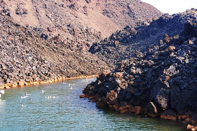 Santorini Volcanic Islands Cruise: Volcano, Hot Springs and Thirassia - Crowds, comfort, and what to pack