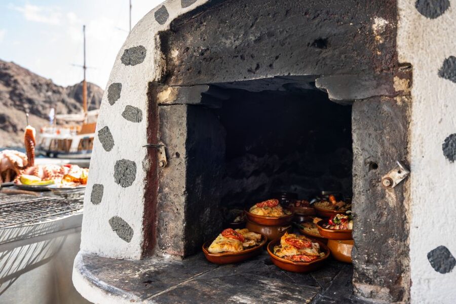 Santorini: Volcanic Islands Cruise with Hot Springs Visit - Sailing through the caldera