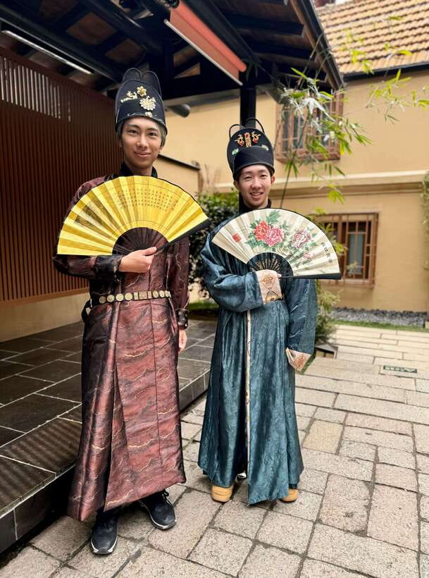 Shanghai Guided Royal Banquet Photo (Incl) with Massage Opt - Entering an ancient Chinese court in central Shanghai